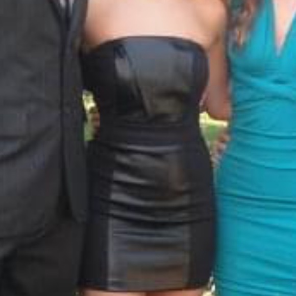 Dresses & Skirts - Guess mini strapless dress stretch black